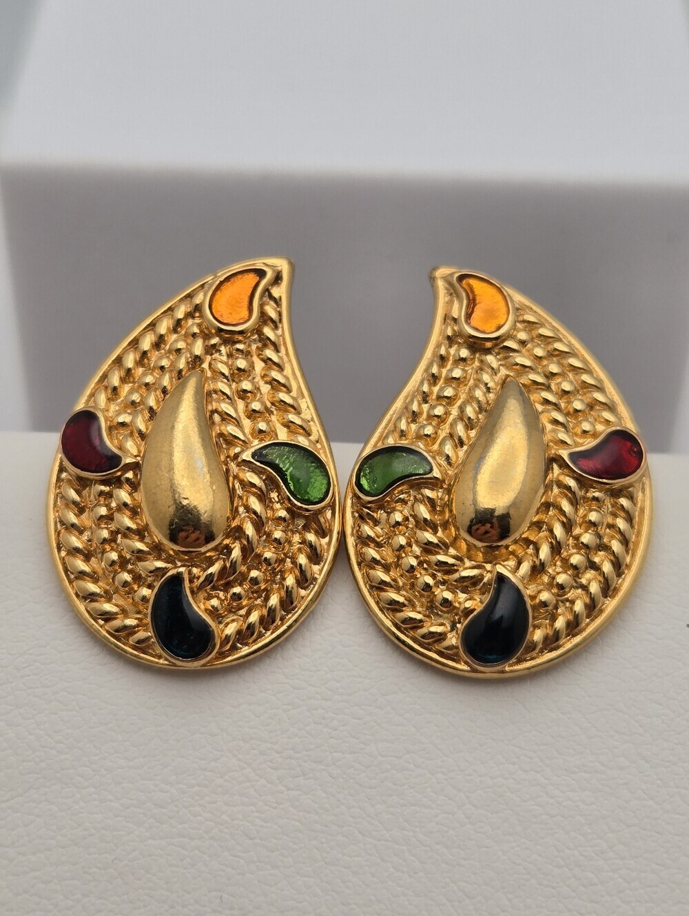 Vintage Avon Paisley Colors Earrings 1986 Gold Tone Enamel Signed 1"